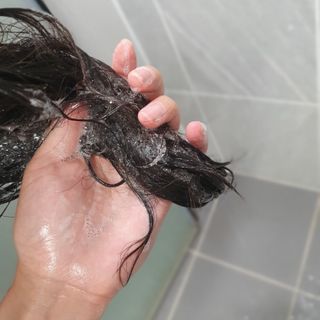 [바디홈즈] 골드 마유 샴푸 — 4점을 준 리뷰어가 2021년 11월 올린 사용 사진