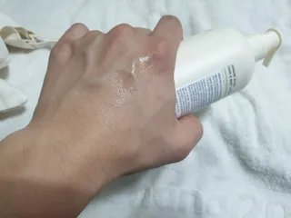 [위켄더스] 끈적임 없이 수분감을 채워주는 핸드& 바디로션 1종 랜덤발송 — 4.5점을 준 리뷰어가 2022년 5월 올린 사용 사진