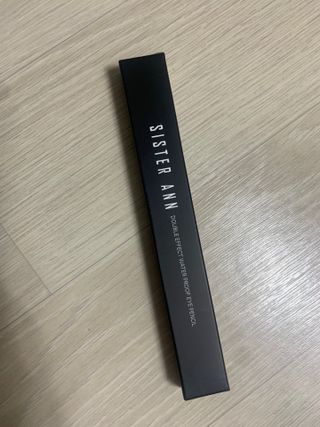 씨스터앤 더블이펙트 워터프루프 아이펜슬 11종 택 1 — 5점을 준 리뷰어가 2021년 12월 올린 사용 사진