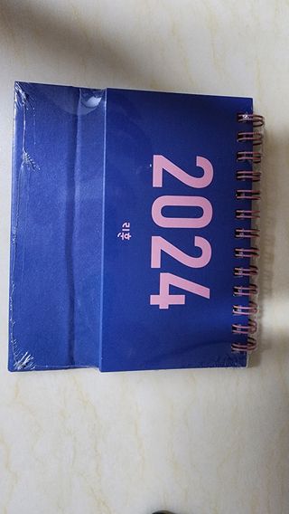 리훈 2024년달력 언더모니터 미니 탁상달력 — 5점을 준 리뷰어가 2023년 9월 올린 사용 사진