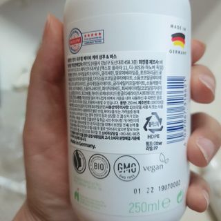 mom e 맘이 내추럴 베이비 케어 샴푸앤바스+로션 — 5점을 준 리뷰어가 2021년 1월 올린 사용 사진