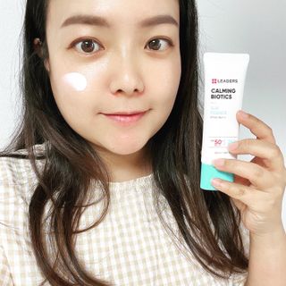 리더스코스메틱 리더스 카밍 바이오틱스 선 에센스 SPF 50+ PA++++ — 5점을 준 리뷰어가 2022년 7월 올린 사용 사진