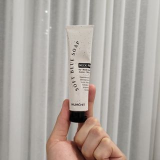 멈칫(MUMCHIT) 넥퍼퓸 NECKPERFUME 2가지 향 — 5점을 준 리뷰어가 2021년 11월 올린 사용 사진