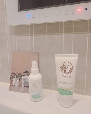 mom e 맘이 내추럴 베이비 케어 크림+바디오일 — 5점을 준 리뷰어가 2021년 1월 올린 사용 사진