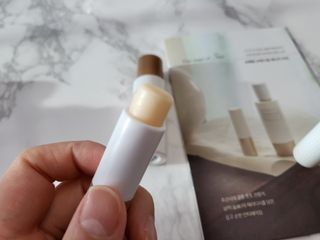 더사가오브수 [사가수] 효혜윤 보태니컬 에너지 에센스인로션 20ml /아이포올 스틱 3g — 5점을 준 리뷰어가 2023년 2월 올린 사용 사진