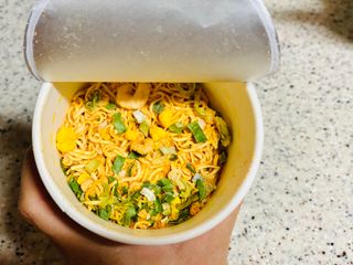 NISSIN 닛신 컵누들  4종 - 씨푸드오리지날, 씨푸드 스파이시, 씨푸드 커리, 씨푸드 XO소스 — 5점을 준 리뷰어가 2021년 12월 올린 사용 사진