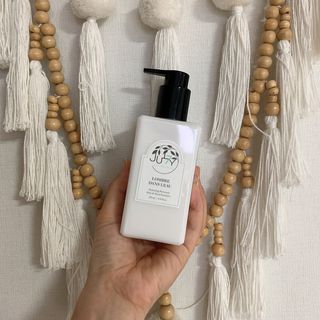 줄라이 모닝 _ JULY MORNING 줄라이모닝 하이드레이팅 퍼퓸드 바디앤핸드 에멀젼 — 5점을 준 리뷰어가 2021년 9월 올린 사용 사진