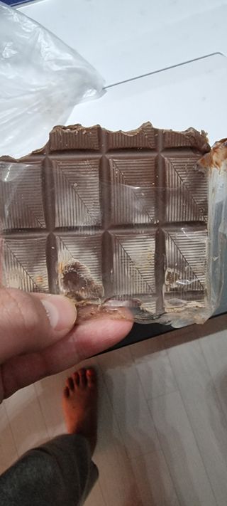 당류2g 자일리톨로 단맛을낸 슈카 퓨어비건 무설탕초콜릿 Xucker vegan 2개입 — 5점을 준 리뷰어가 2021년 4월 올린 사용 사진