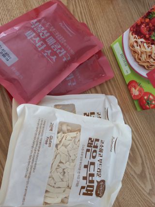 [풀무원] 식물성 저당질식 세트, 두부면 매콤라구파스타와 두부면 직화짜장 — 4점을 준 리뷰어가 2021년 4월 올린 사용 사진