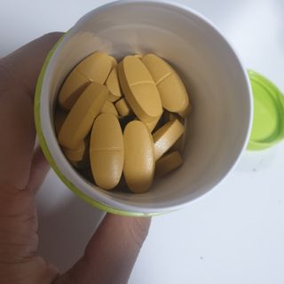 Swisse 스위스 고함량 밀크씨슬 35,000mg 60정 — 5점을 준 리뷰어가 2021년 11월 올린 사용 사진