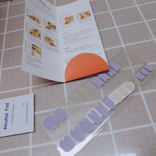 [네일가게] 햇빛에 닿으면 색이 변하는 신기한 햇살 반전 네일스티커 — 4.5점을 준 리뷰어가 2021년 8월 올린 사용 사진