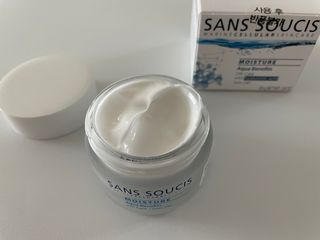 산수시 아쿠아 베네핏 24h 수부지 물광 속건조 수분크림 50ml — 4점을 준 리뷰어가 2021년 6월 올린 사용 사진