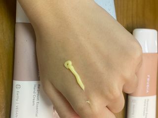 [후르디아] 끈적임 없는 착한성분 비건  핸드크림 3종 — 5점을 준 리뷰어가 2023년 2월 올린 사용 사진