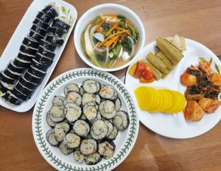 해풀잎 누구나 김밥*2ea [(혼합야채 35g *2ea,  김밥김 (10g, 2ea),  양념간장 (6g, 10ea), 참기름(5g, 4ea)] — 5점을 준 리뷰어가 2022년 6월 올린 사용 사진