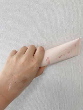 [휴랑] 오미자 2,000알로 피부 생기를 채워주는 밸런싱 크림 — 4.5점을 준 리뷰어가 2021년 11월 올린 사용 사진