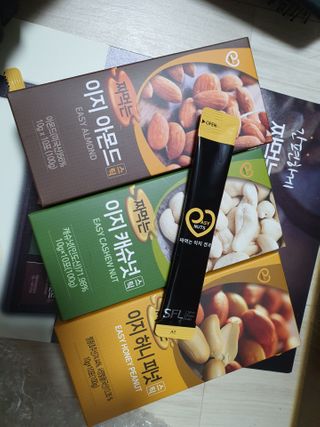 짜먹는 이지견과 짜먹는 이지아몬드, 짜먹는 이지허니피넛, 짜먹는 이지캐슈넛 각 10g X  10포 — 5점을 준 리뷰어가 2021년 1월 올린 사용 사진