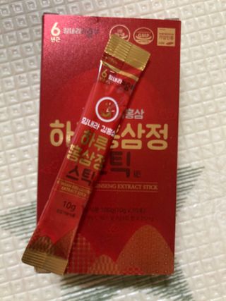 힘내라김홍삼 하루홍삼정스틱 10g x 10포 — 4.5점을 준 리뷰어가 2021년 3월 올린 사용 사진