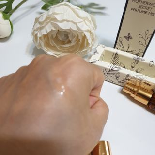 브에노 마더워트 시크릿 퍼퓸 미스트 — 5점을 준 리뷰어가 2021년 8월 올린 사용 사진