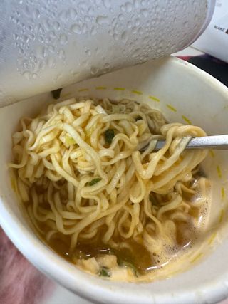 NISSIN 닛신 컵누들  4종 - 씨푸드오리지날, 씨푸드 스파이시, 씨푸드 커리, 씨푸드 XO소스 — 5점을 준 리뷰어가 2022년 11월 올린 사용 사진
