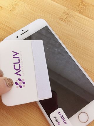 아클리브 Premium 항균 항바이러스 액정 보호필름(iPhone) — 5점을 준 리뷰어가 2022년 1월 올린 사용 사진