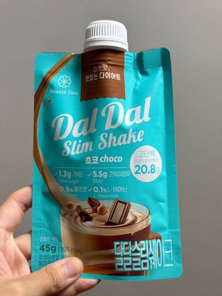 달달슬림쉐이크 [블로그]달달슬림 맛있는 단백질 쉐이크 파우치 다이어트 식사대용 프로틴 파우더 보충제 — 4.5점을 준 리뷰어가 2025년 10월 올린 사용 사진