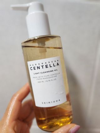 스킨1004 [SKIN1004] 마다가스카르 센텔라 라이트 클렌징 오일 200ml — 5점을 준 리뷰어가 2024년 7월 올린 사용 사진