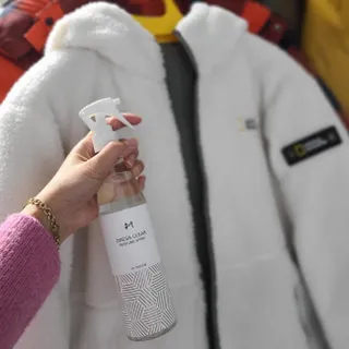 [엠메이데이] 드레스클리어 퍼퓸 스프레이 300ml 프리지아 가든향+프리지아 파출리향 — 5점을 준 리뷰어가 2022년 1월 올린 사용 사진