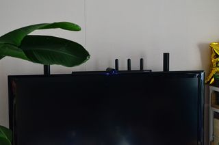 TOMO GRAPHY 나 있을땐 환한 조명 나 없을땐 확실한 살균 ★ DESK LIGHT & STERILIZER [ON] ★ — 5점을 준 리뷰어가 2022년 1월 올린 사용 사진