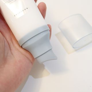 [스킨1004] 마다가스카르 센텔라 히알루-시카 워터핏 선세럼 50ml — 5점을 준 리뷰어가 2024년 5월 올린 사용 사진
