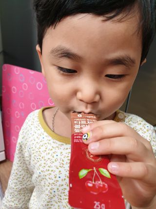 자연에온 가득담은 몽모랑시 타트체리 콜라겐 젤리스틱 — 4점을 준 리뷰어가 2021년 1월 올린 사용 사진