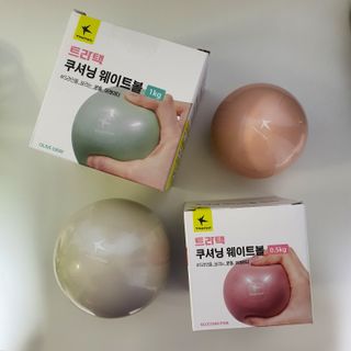 트라택 쿠셔닝 웨이트볼 0.5kg + 1kg SET — 5점을 준 리뷰어가 2022년 5월 올린 사용 사진