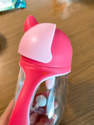 유비맘 트라이탄 코니빨대컵_컬러 랜덤 발송 — 5점을 준 리뷰어가 2021년 3월 올린 사용 사진