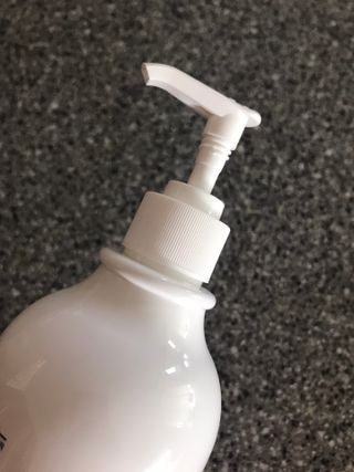 [닥터문] 프리미엄 알로에베라 선크림 500ml — 5점을 준 리뷰어가 2022년 7월 올린 사용 사진