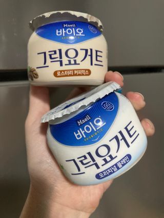 매일바이오 그릭요거트 오리지널 플레인 4개, 로스터리 커피믹스 4개 — 5점을 준 리뷰어가 2021년 12월 올린 사용 사진