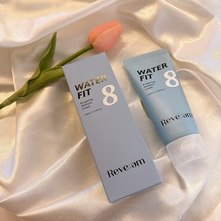 나우 [리브엠]피부 속부터 겹겹이, 촘촘하게! 워터핏8중 수분착붙 크림 — 5점을 준 리뷰어가 2025년 5월 올린 사용 사진