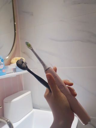 크리오 클리어스 혀백태제거 구취관리 혀클리너 — 2점을 준 리뷰어가 2021년 3월 올린 사용 사진