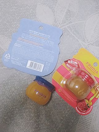 [후르디아] 올리브영 꿀과즙 립밤 2종 (블루베리/석류) — 4.5점을 준 리뷰어가 2022년 1월 올린 사용 사진