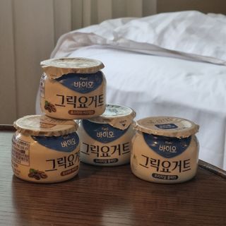 매일바이오 그릭요거트 오리지널 플레인 4개, 로스터리 커피믹스 4개 — 3점을 준 리뷰어가 2021년 12월 올린 사용 사진