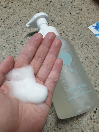 아미퓨어 [라이브] 피부장벽 강화를 위한 머랭 버블 클렌저 천연계면활성제로 온가족 사용가능 — 5점을 준 리뷰어가 2021년 7월 올린 사용 사진