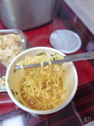 NISSIN 닛신 컵누들  4종 - 씨푸드오리지날, 씨푸드 스파이시, 씨푸드 커리, 씨푸드 XO소스 — 5점을 준 리뷰어가 2022년 4월 올린 사용 사진