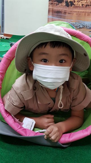 JHWORLD 스누피 마스크 정품 스누피 닥터클린 국내 아동용 성인용 3중 MB필터 일회용 덴탈마스크 50매 — 5점을 준 리뷰어가 2021년 9월 올린 사용 사진