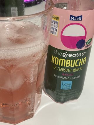 더그레잇티 콤부차 [매일유업] 더그레잇티 44kcal 콤부차 300ml *12개입 (오리지널 6개+베리리치 6개) — 5점을 준 리뷰어가 2023년 7월 올린 사용 사진