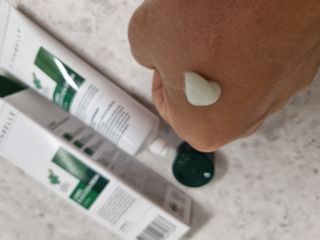 랑벨 랑바이오 블랙 시카 크림 50ml(블랙비 프로폴리스, 시카 4종, 판테놀 10 함유) — 4점을 준 리뷰어가 2022년 5월 올린 사용 사진