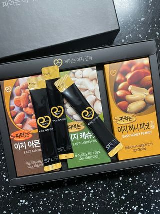 짜먹는 이지견과 짜먹는 이지아몬드, 짜먹는 이지허니피넛, 짜먹는 이지캐슈넛 각 10g X  10포 — 5점을 준 리뷰어가 2021년 4월 올린 사용 사진