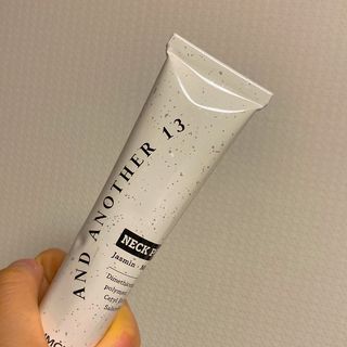 멈칫(MUMCHIT) 넥퍼퓸 NECKPERFUME 2가지 향 — 4.5점을 준 리뷰어가 2021년 11월 올린 사용 사진