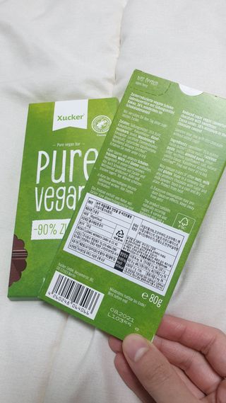당류2g 자일리톨로 단맛을낸 슈카 퓨어비건 무설탕초콜릿 Xucker vegan 2개입 — 5점을 준 리뷰어가 2021년 4월 올린 사용 사진