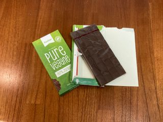 당류2g 자일리톨로 단맛을낸 슈카 퓨어비건 무설탕초콜릿 Xucker vegan 2개입 — 5점을 준 리뷰어가 2021년 4월 올린 사용 사진