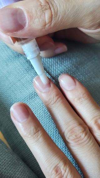 뷰젤 매직케어 네일솔루션 손발톱 보습 영양제 펜슬타입 5ml — 5점을 준 리뷰어가 2022년 4월 올린 사용 사진