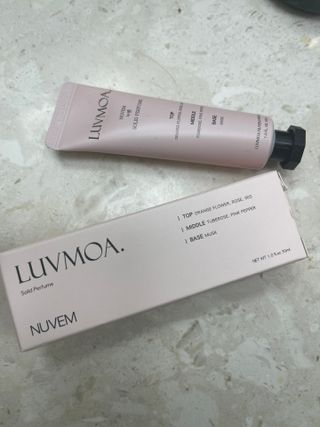 러브모아 향수 고체향수 승무원 고체향수 바르는 향수 니치향수 도손 우드세이지 앤 씨솔트 — 5점을 준 리뷰어가 2023년 1월 올린 사용 사진