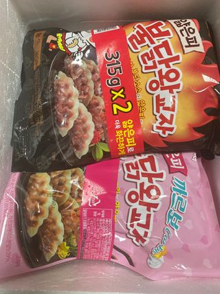 삼양냉동 [삼양] 얇은피불닭왕교자+얇은피까르보불닭왕교자 총4팩 — 4.5점을 준 리뷰어가 2021년 2월 올린 사용 사진